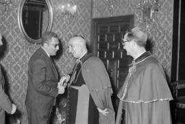 Francisco García Grana felicitando al obispo Herrera Oria. Palacio Episcopal de Málaga. Diciembre...