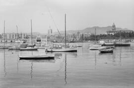 Vistas del Puerto de Málaga. Barcos. Abril de 1963