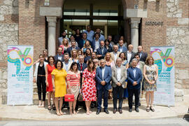 Foto de grupo tras la presentación de los Cursos de Verano 2019. Edificio del Rectorado. Junio de...