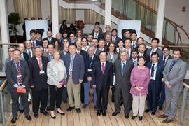 Foto de grupo tras la primera sesión de la X Tribuna España - Corea. Edificio del Rectorado. Octu...