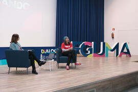 Chema Alonso y Susana Escudero en la conferencia "Dialogando". Salón de actos de la E.T...