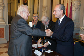 Francisco de la Torre felicita a Eugenio Chicano por su nombramiento como miembro de la Real Acad...