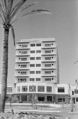 Málaga. Torremolinos. Construcción del hotel Nautilus. Mayo de 1963