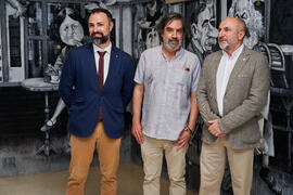 Mariano Ruiz, Ángel Idígoras y Eugenio Luque. Inauguración del mural de Idígoras en la Facultad d...
