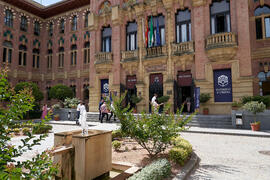 Edificio del rectorado. Imposición de la Medalla de Oro de la Universidad de Córdoba a la Univers...