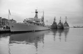 Puerto de Málaga. Barcos de guerra. Marzo de 1963