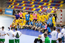 Foto de grupo tras el partido Rusia - España. Categoría masculina. Campeonato del Mundo Universit...