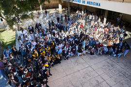 Foto de grupo. Homenaje a los sanitarios en la Facultad de Medicina de la Universidad de Málaga. ...
