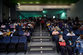 Público entrando al Concierto de Bandas Sonoras de la 31 edición de Fancine de la Universidad de ...