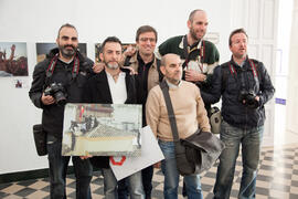 Participantes junto al ganador del concurso Málaga 2013: Un año de fotoperiodismo en la I Edición...