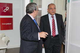 José Ángel Narváez y Rhadi Muhsin Al-Zubaidi en la inauguración de la Oficina de la Universidad d...