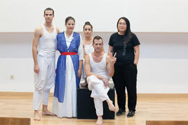 Foto de grupo previa a la representación de la obra "La Gaviota" de la compañía Mu Teat...