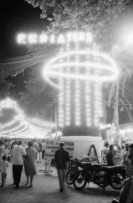 Iluminación de la feria de Málaga. Parque de Málaga. Agosto de 1963