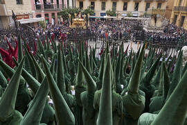 Tronos en el acto de la Hermandad de los Estudiantes en la Catedral. Plaza del Obispo, Málaga. Ab...