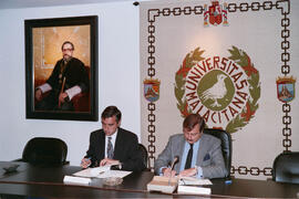 Firma de convenio entre la empresa de publicidad Walter Thompson y la Universidad de Málaga. Mayo...