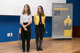 Macarena Parrado presenta el seminario "Emprende 21" con Míriam García y Sara Carmona. ...