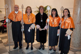 Adelaida de la Calle junto con otros miembros de la Universidad de Málaga momentos previos de sal...