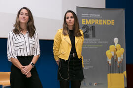 Macarena Parrado presenta el seminario "Emprende 21" con Míriam García y Sara Carmona. ...