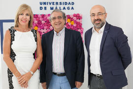 Katia Westerdahl, José Ángel Narváez y Giovanni Caprara tras la graduación de alumnos del CIE-UMA...