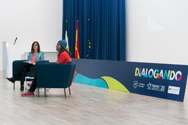 Susana Escudero y Chema Alonso en la conferencia "Dialogando". Salón de actos de la E.T...