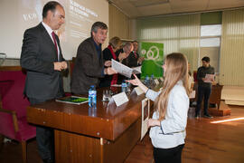 Entrega de premios a los alumnos ganadores de la VIII Olimpiada Local de Economía. Facultad de Ci...