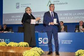 Entrega de la Medalla de Oro de la Universidad de Málaga a la Diputación Provincial de Málaga. Pa...
