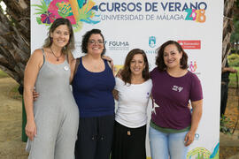 Grupo de voluntarias de la Asociación Mujeres en Zona de Conflicto. Cursos de Verano de la Univer...