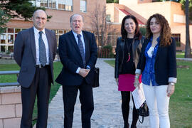 Foto de grupo previa a la conferencia de José María Gay de Liébana. Facultad de Ciencias Económic...