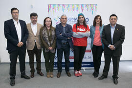 Foto de grupo previa a la conferencia "Dialogando", con Chema Alonso. Salón de actos de...
