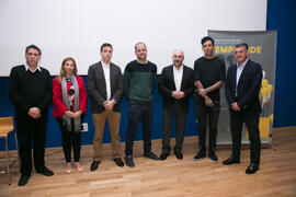 Foto de grupo previa a la conferencia de Josef Ajram. Seminario "Emprende 21". Paraninf...