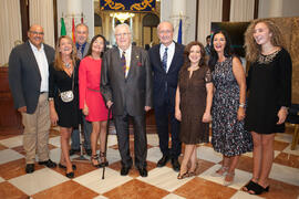 Foto de grupo tras el nombramiento de Eugenio Chicano como miembro de la Real Academia de Bellas ...
