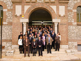 Foto de grupo. Toma de posesión de nuevos catedráticos y profesores titulares de la Universidad d...