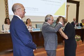 Entrega de la Medalla de Oro de la Facultad de Medicina de la Universidad de Málaga a Yolanda Gar...