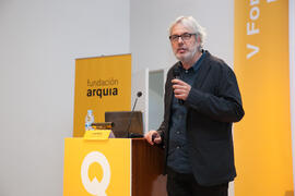 Conferencia "Avanzar mirando hacia atrás", de Jordi Badia. V Foro Arquia/Próxima 2016: ...
