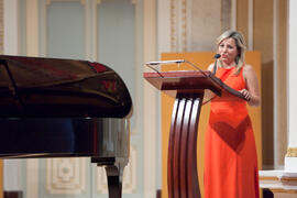 Paula Coronas en su concierto homenaje a la Facultad de Económicas. Teatro María Cristina. Mayo d...