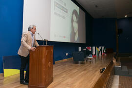 Antonio María Lara presenta la conferencia "Dialogando" con Marta Flich. Paraninfo. Nov...