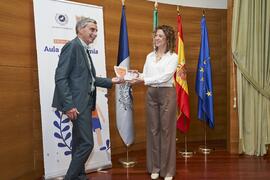 Entrega de Premio del Aula de Economía y Deporte de la Universidad de Málaga al Club Atletismo Ne...