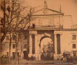 Sevilla, Puerta de Triana, destruida en 1869. Reynoso.