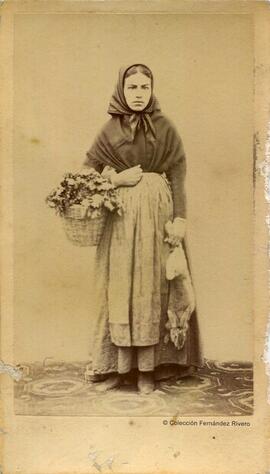 Igualada, Barcelona, retrato campesina con flores y conejo muerto. J. Sagristá.