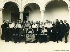 Malaga, retrato de un grupo de hombres notables de Málaga en el que aparecen el Gobernador Civil Enrique Cano Ortega, José Gálvez Ginachero, alcalde y Manuel González, obispo. Francisco Sánchez.