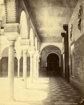 Sevilla, Casa de Pilatos, galería lateral del patio. L. Masson.