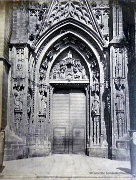 Sevilla, catedral, puerta del Nacimiento. Francis Frith & Co.