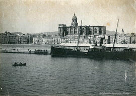 Málaga, Puerto y Catedral. Fotógrafo desconocido.