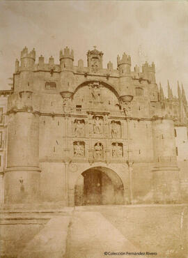 Burgos, Arco de Santa María. De Launay.