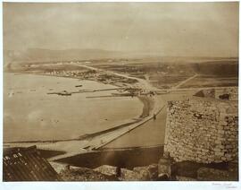 Gibraltar, vista del campo neutral tomada desde el Castillo, al fondo La Línea (Campamento militar). Fotógrafo desconocido.