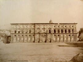Granada, fachada del palacio de Carlos V en la Alhambra. De Launay.