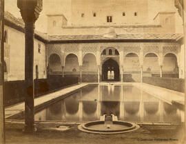 Granada, Alhambra, Patio de los Arrayanes. Mauzaisse.