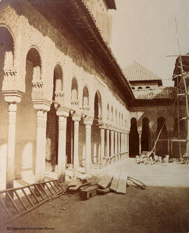Granada, Alhambra, el Patio de los Leones en obras. John Louis Petit.