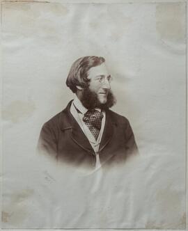 Retrato de personaje con gafas. T. R. Williams.