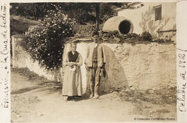 Málaga, retrato de dos habitantes de los Montes de Málaga en las proximidades de la Cruz de Sedeño. Fotógrafo desconocido.